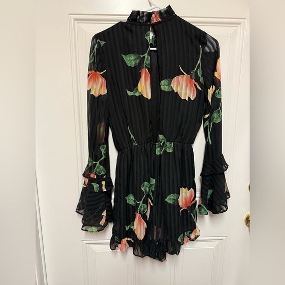 Lulu’s Women's Talking Sweet Romper Black Pink Floral Print Long Sleeve Sz XS - Picture 4 of 7